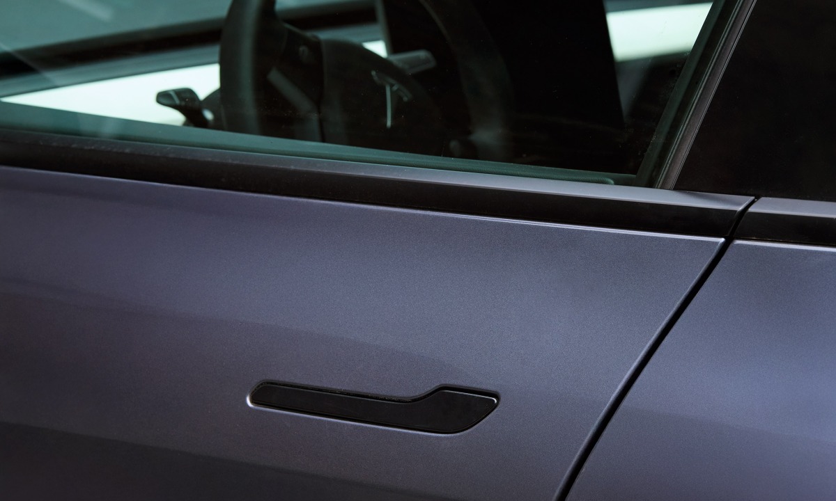 The exterior handle of a 2023 Tesla Model Y. Photo credit: Sarah Anne Ward/Bloomberg
