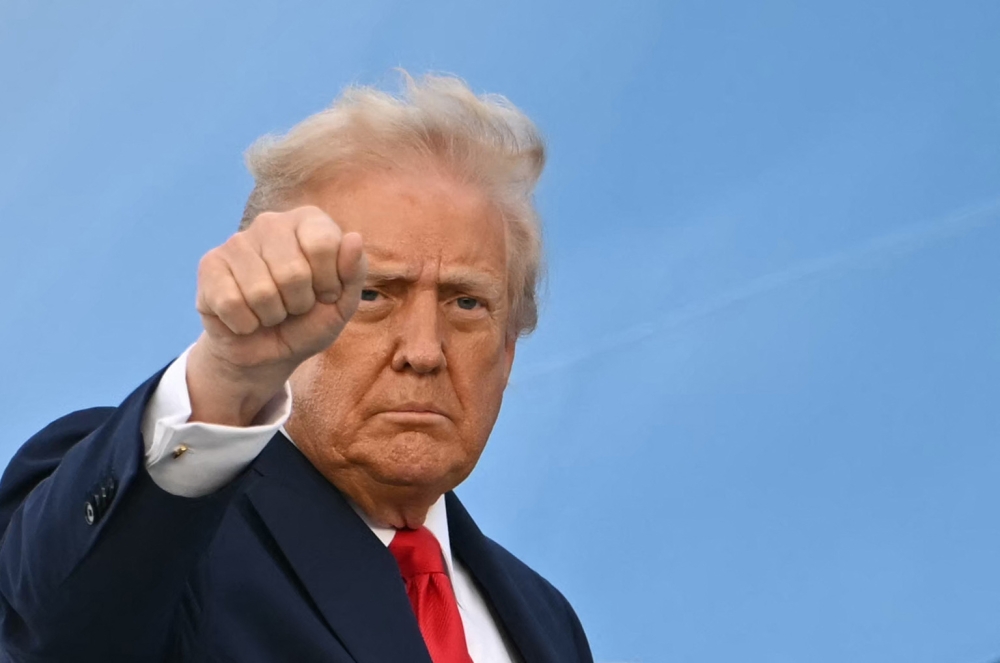 US President Donald Trump as he board Air Force One at Stansted Airport, in Stansted, north of London, on September 18, 2025, to leave at the end of the US President's second State Visit. (Photo by Andrew Caballero-Reynolds / AFP)
