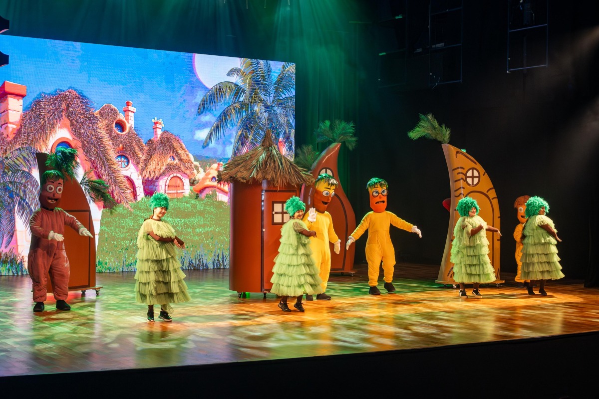 Children during the performance.