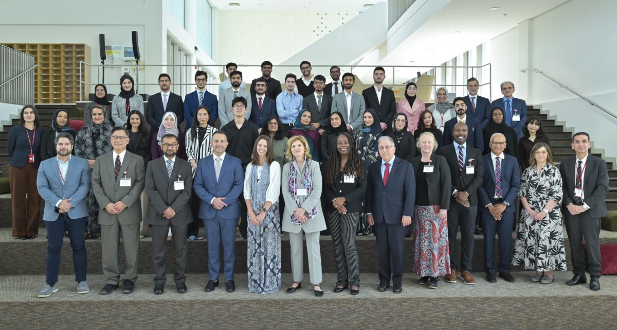 WCM-Q faculty members and students with visiting professors.
