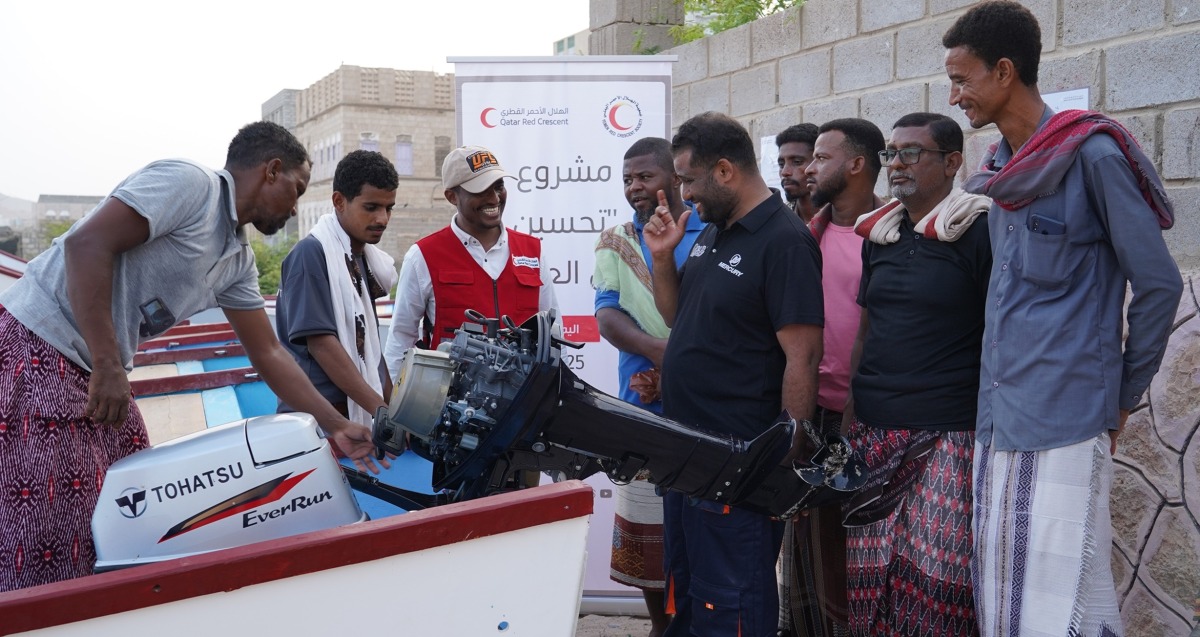 Beneficiaries receiving boats provided by the QRCS.