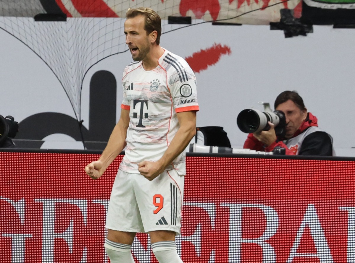Bayern Munich's English forward #09 Harry Kane celebrates scoring his team's second goal during the German first division Bundesliga football match between Eintracht Frankfurt and FC Bayern Munich in Frankfurt am Main, western Germany, on October 4, 2025. (Photo by Daniel ROLAND / AFP)