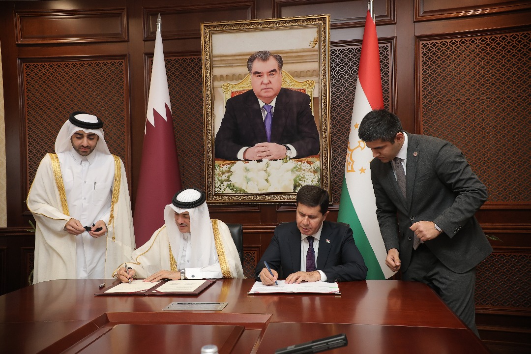 Minister of State for Foreign Trade Affairs, H E Dr. Ahmed bin Mohammed Al-Sayed, and Minister of Economic Development and Trade of the Republic of Tajikistan, H E Zavqi Zavqizoda, during the signing ceremony.