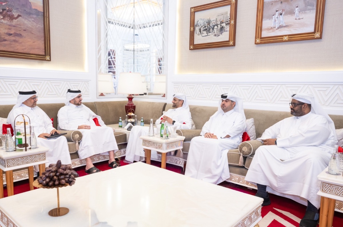 Ministry of Labour officials meeting some private sector CEOs.