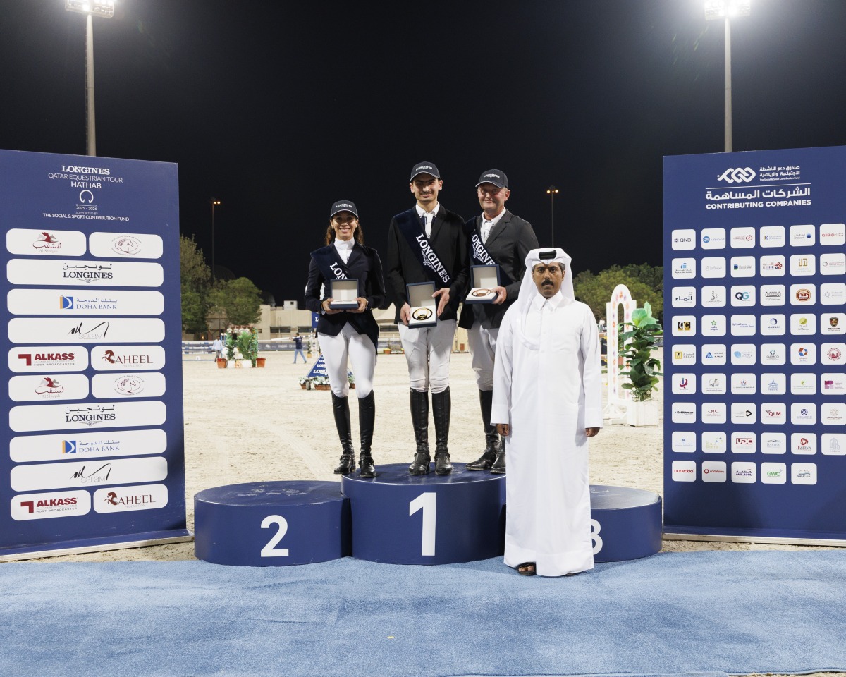 Deputy Director of the Championship Saeed Hamad Al Rashdi presented trophies to the Silver Round podium winners.