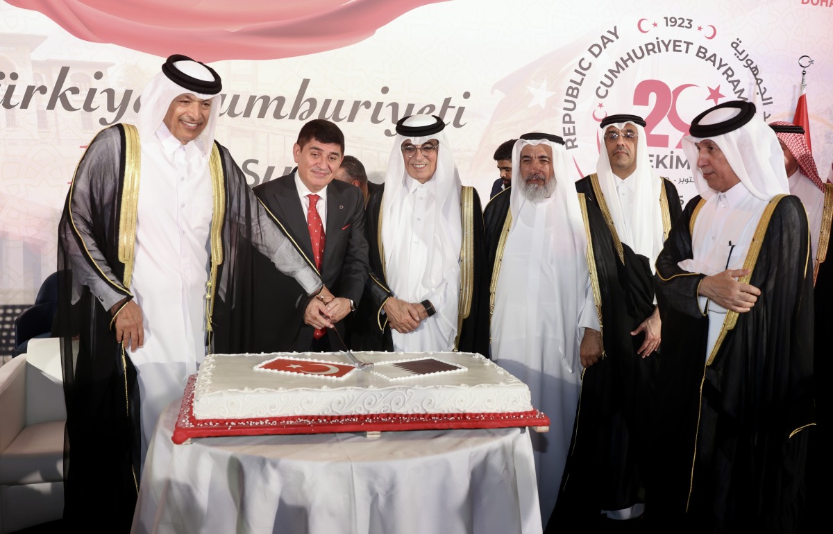 Speaker of the Shura Council H E Hassan bin Abdullah Al-Ghanim, Minister of Awqaf and Islamic Affairs H E Ghanem bin Shaheen bin Ghanem Al Ghanim, Minister of Labour H E Ali bin Saeed bin Samikh Al-Marri, Minister of State for Foreign Affairs H E Sultan bin Saad bin Sultan Al-Muraikhi, Minister of State and President of the Qatar National Library H E Dr. Hamad Al-Kawari, and Ambassador of Turkiye to Qatar H E Dr. Mustafa Goksu cutting the cake to celebrate the Republic Day of Turkiye, in Doha yesterday.