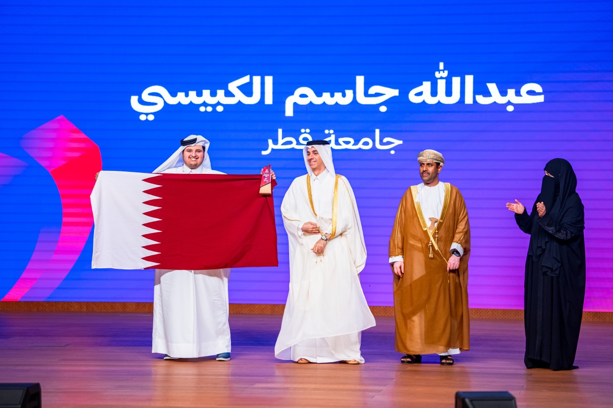 One of the winners with officials during the closing ceremony.