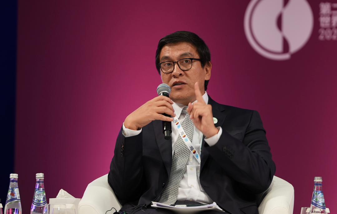 Deputy Chairman of the Cabinet of Ministers of the Kyrgyz Republic H E Edil Baisalov speaking during the meeting.