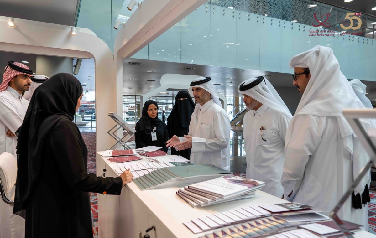 Assistant Undersecretary for Private Education Affairs, MoEHE, Omar Abdulaziz Al Naama interacting with an exhibitor. 