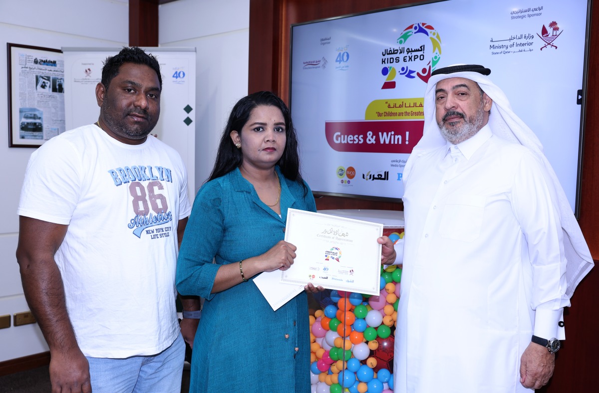 Executive Director of Al Sharq Media Management and Executive Director of Kids Expo 2025 Eizeldin Abdulrahman honouring the winner of the competition. 