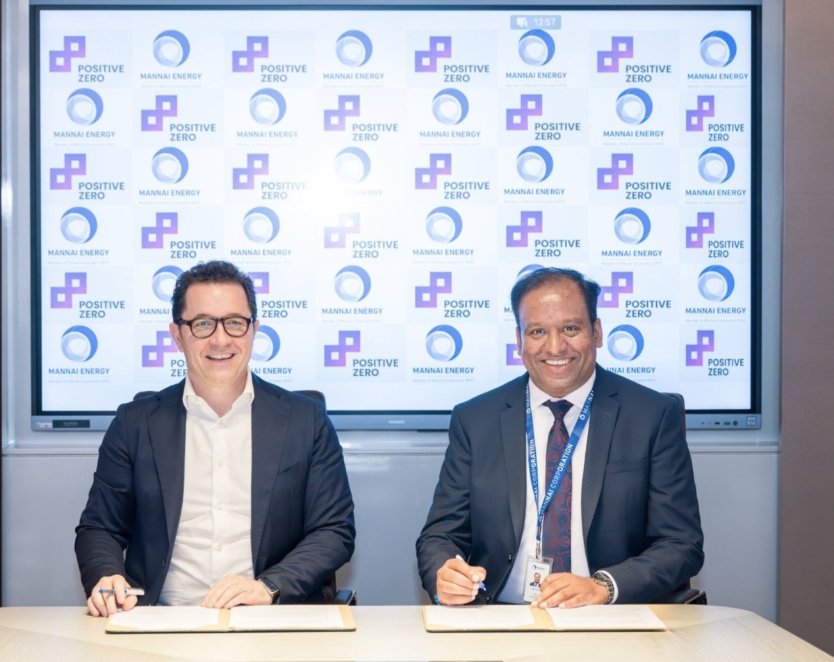 General Manager of Mannai Energy, Abey Rajan and Positive Zero CEO and Co-founder, David Auriau during the signing ceremony.