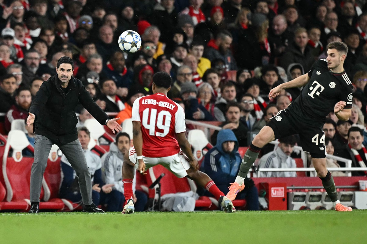 Arsenal's Spanish manager Mikel Arteta (L) shouts at Arsenal's English midfielder #49 Myles Lewis-Skelly during the UEFA Champions League league phase football match between Arsenal and Bayern Munich at the Emirates Stadium in north London on November 26, 2025. (Photo by Ben STANSALL / AFP)