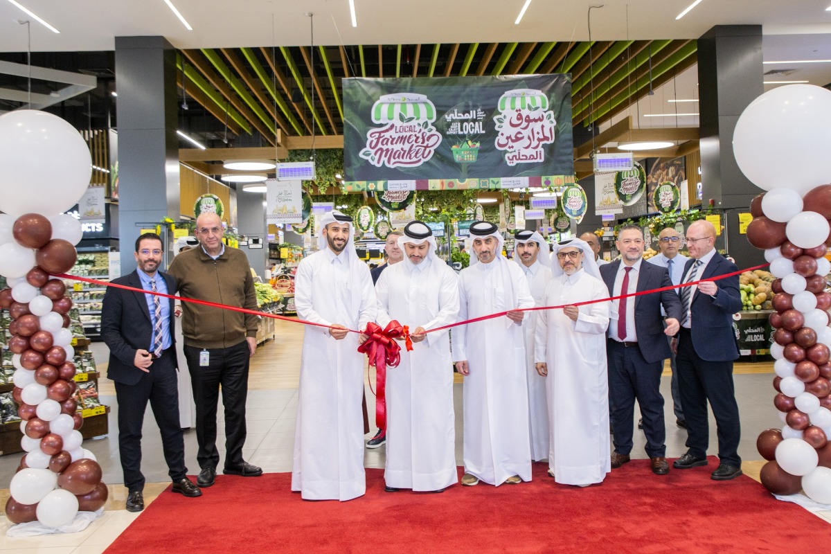 Assistant Undersecretary for Consumer Affairs at the Ministry of Commerce and Industry Hassan bin Sultan Al-Ghanim and Chief Executive Officer of Al Meera Jassim Mohammed Al Ansari opening  Local Farmers Market Festival.