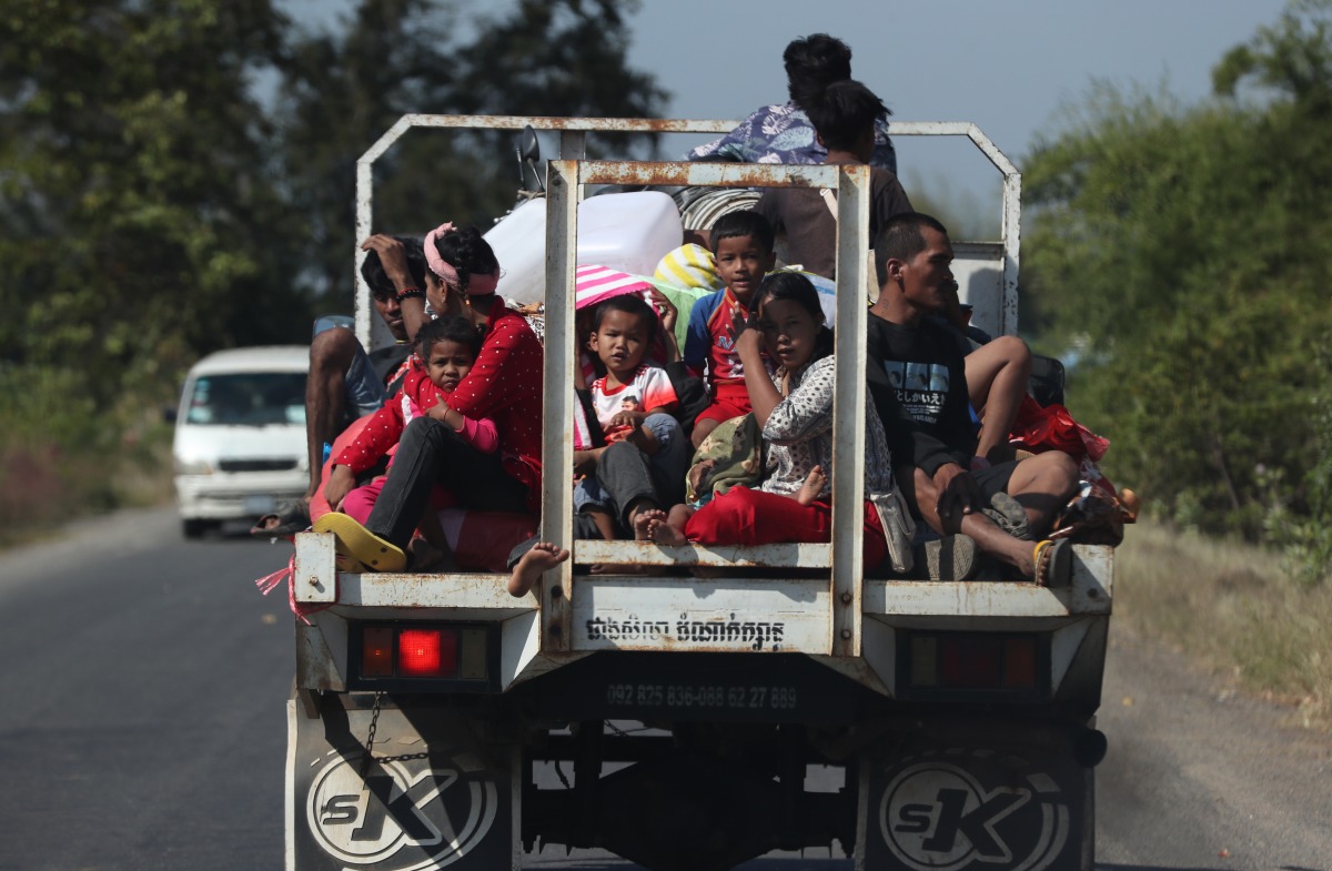 Cambodian evacuees return home in Battambang province, Cambodia on Dec. 30, 2025. Some 167,478 Cambodian evacuees have so far returned to their homes, Cambodia's Ministry of Interior said in a press release on Thursday. (Agence Kampuchea Presse/Handout via Xinhua)