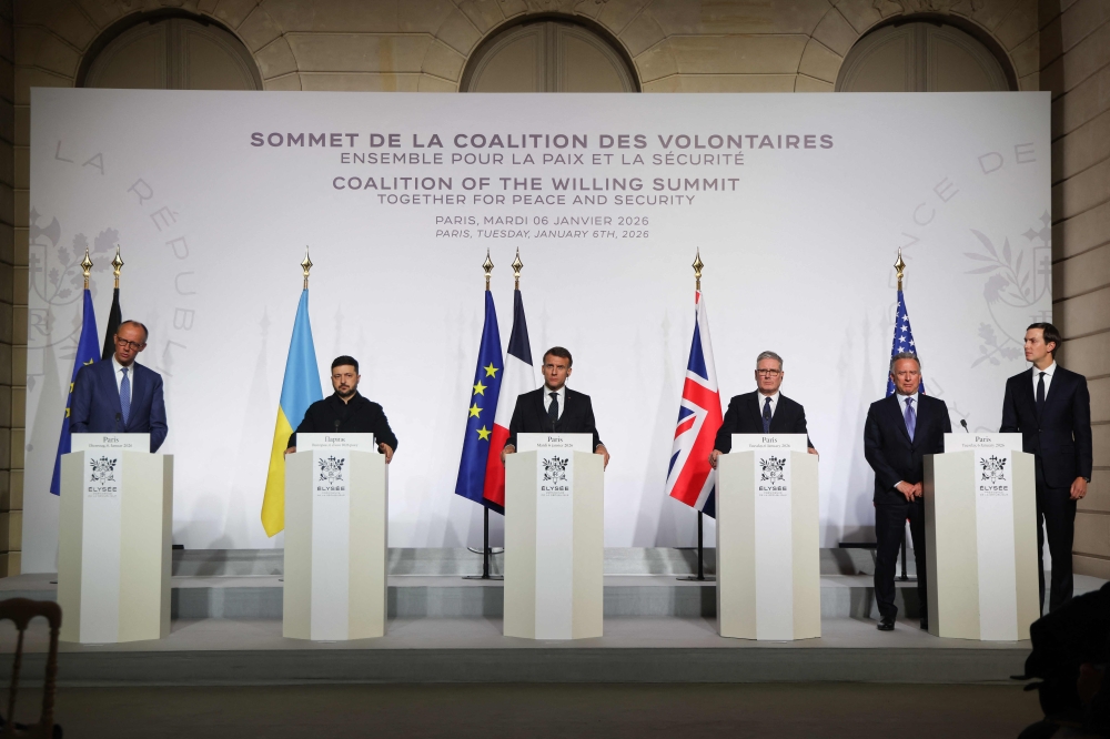 (From L) Germany's Chancellor Friedrich Merz, Ukraine's President Volodymyr Zelensky, France's President Emmanuel Macron, Britain's Prime Minister Keir Starmer, US Special Envoy Steve Witkoff and US businessman Jared Kushner deliver a press conference upon the signing of the declaration on deploying post-ceasefire force in Ukraine on January 6, 2026. (Photo by Ludovic Marin / Pool / AFP)