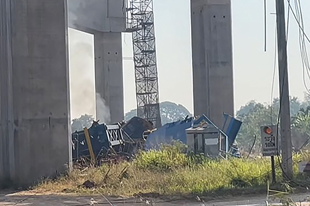 This screen grab made from UGC handout video footage courtesy of Facebook user Smith Mikle taken and released on January 14, 2026 shows the wreckage of a train that crashed after a construction crane collapsed in Thailand's Nakhon Ratchasima province. (Photos by Handout / Courtesy of Facebook user Smith Mikle / AFP) 