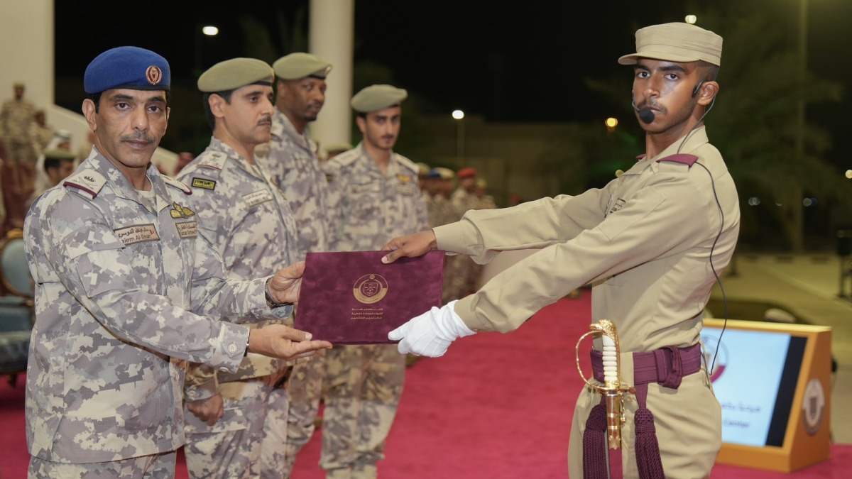 Deputy Chief of Staff for Education Maj. Gen. (Pilot) Salem Abdullah Al-Dosari distributing certificates to outstanding graduates.