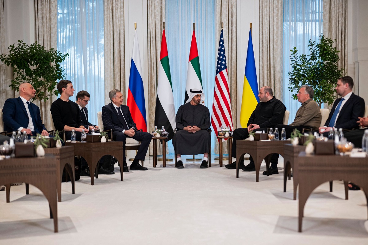 UAE President H H Sheikh Mohamed bin Zayed Al-Nahyan (centre) speaking with the heads of delegations participating in the UAE-hosted trilateral talks between the US, Russia and Ukraine, at the Al Shati Palace in Abu Dhabi. (AFP)