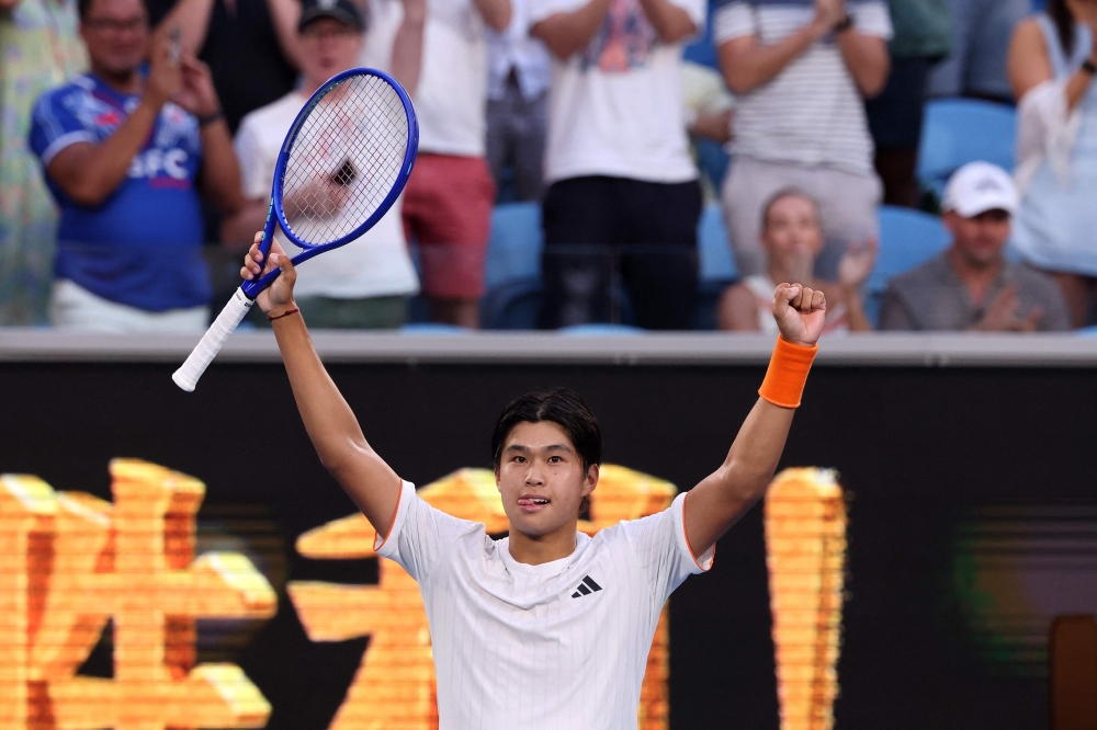USA's Learner Tien celebrates victory over Russia's Daniil Medvedev after their men's singles match on day eight of the Australian Open tennis tournament in Melbourne on January 25, 2026. (Photo by David Gray / AFP)