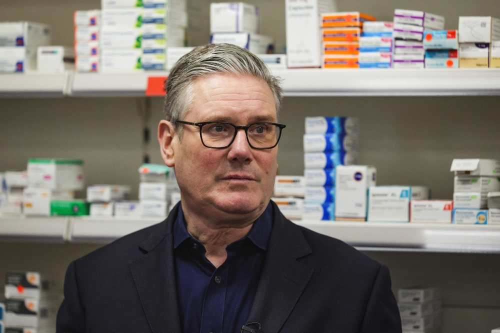 Britain's Prime Minister Keir Starmer pays a visit to a pharmacy at the Nelson Medical Practice health centre in Wimbledon, southwest London on January 26, 2026. (Photo by Adrian Dennis / Pool / AFP)