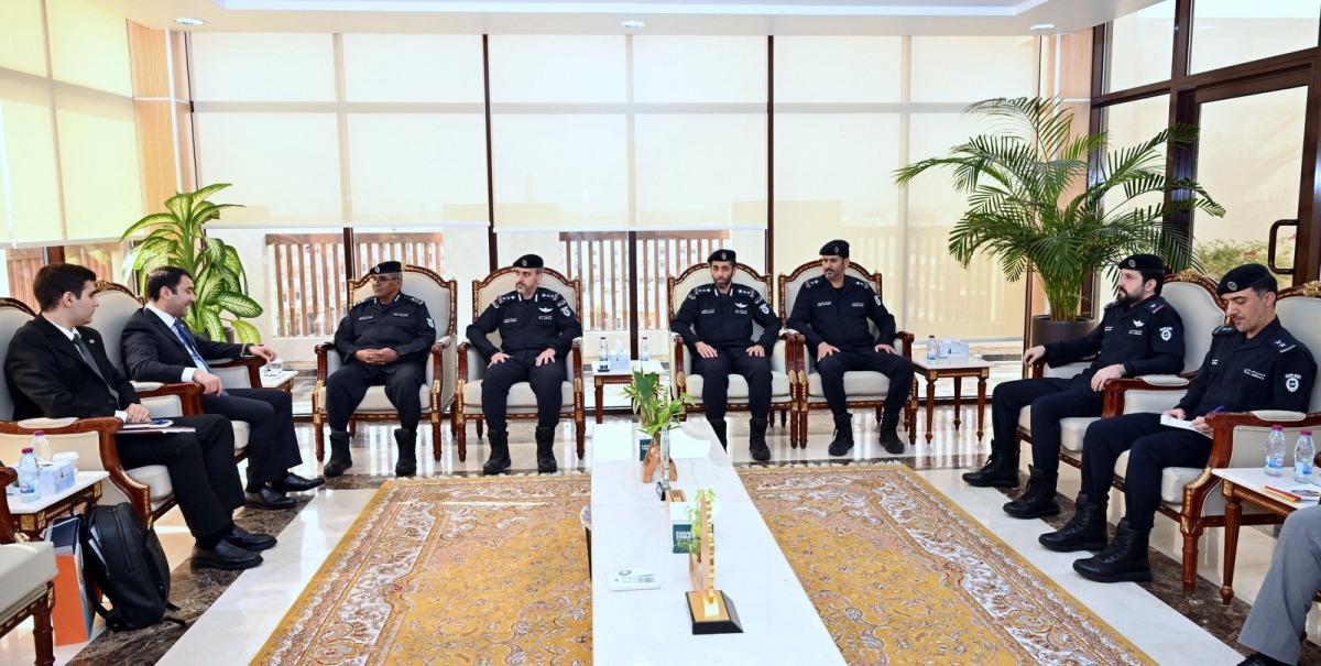 General Directorate of Civil Defence Major General Hamad Othman Al-Duhaimi with the members of the delegation from the International Civil Defence Organisation.