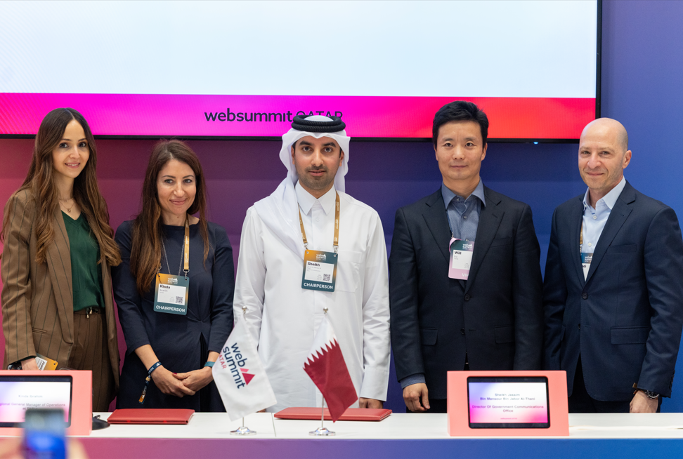 Sheikh Jassim bin Mansour bin Jabor Al Thani with TikTok's Will Liu, Shadi Kandil, Joanne Chehab and Kinda Ibrahim.