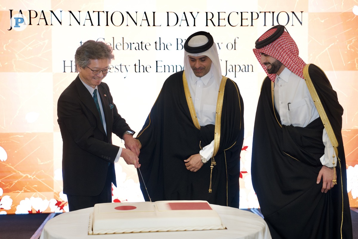 Minister of Transport H E Sheikh Mohammed bin Abdulla bin Mohammed Al Thani and Japan’s Ambassador H E Naoto Hisajima cut  the cake to celebrate the 66th birthday of H M Emperor Naruhito. PIC: Ahmed Barakat/The Peninsula 
