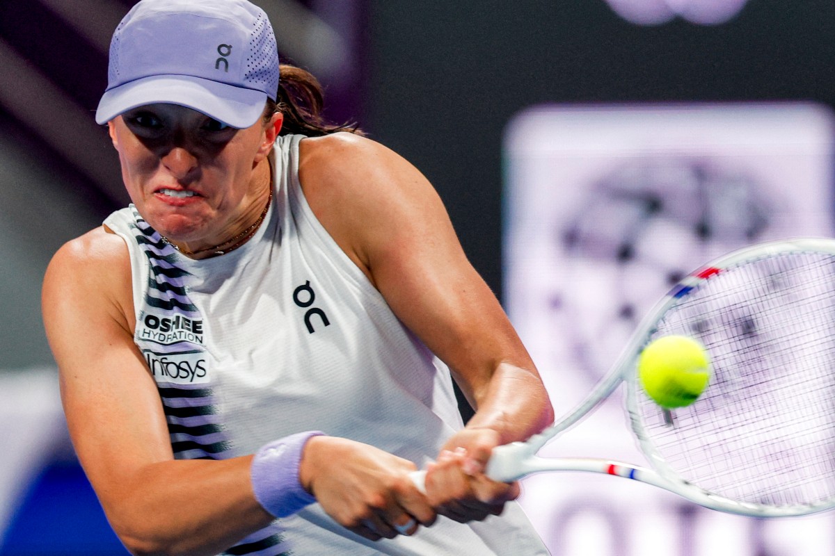 Poland's Iga Swiatek returns a shot during her women’s singles quarter-final match against Greece's Maria Sakkari at the Qatar Open tennis tournament in Doha on February 12, 2026. (Photo by Karim Jaafar / AFP)
