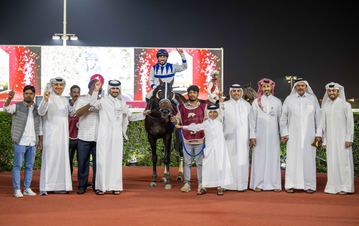 The connections of Return To Senders celebrate their win. PICS: Juhaim/QREC