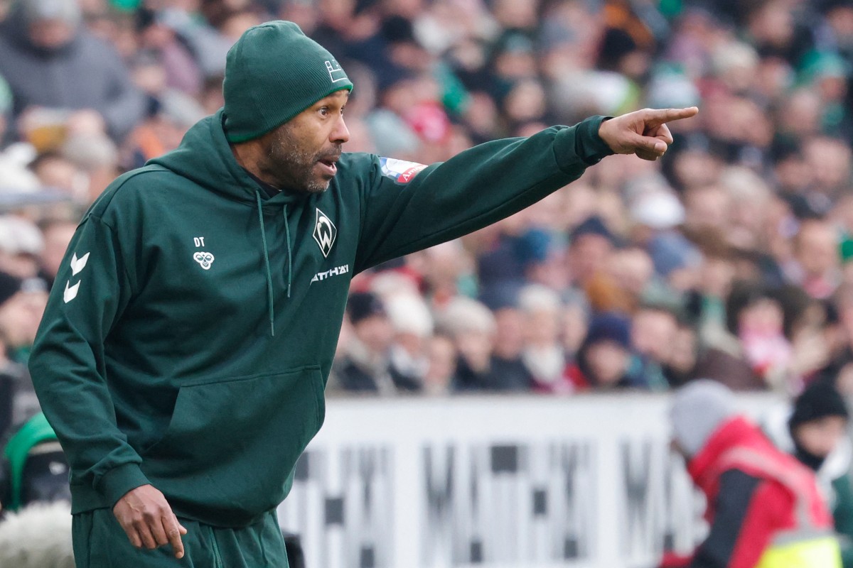 Bremen's German head coach Daniel Thioune reacts from the sidelines during the German first division Bundesliga football match in Bremen, northern Germany February 14, 2026. (Photo by Focke Strangmann / AFP) 