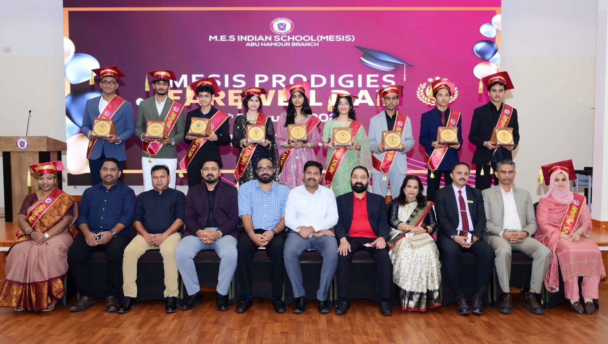 MES Indian School principal and officials with the outstanding students of 2026 during the event.