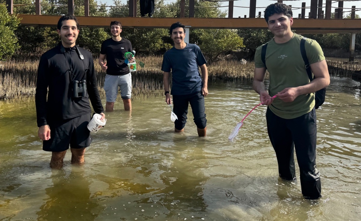 WCM-Q students collect specimens on the Purple Island.