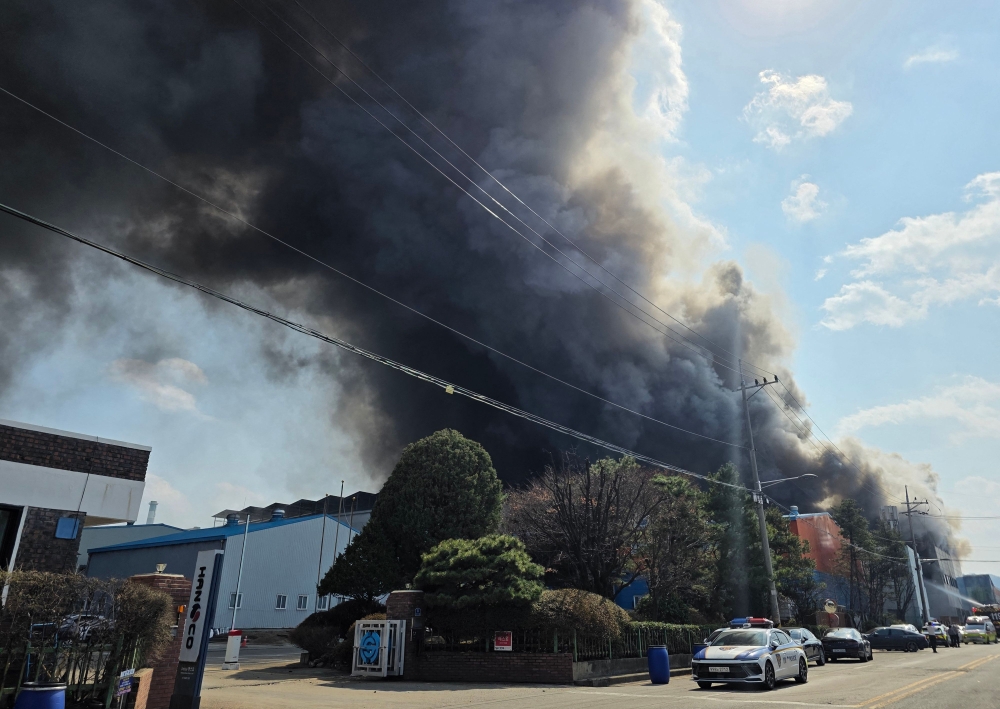 Heavy smoke rise following a fire at a car parts plant in Daejeon A fire at a car parts plant in South Korea on March 20 seriously injured at least 21 people and left 14 others missing, authorities said. (Photo by YONHAP / AFP)
