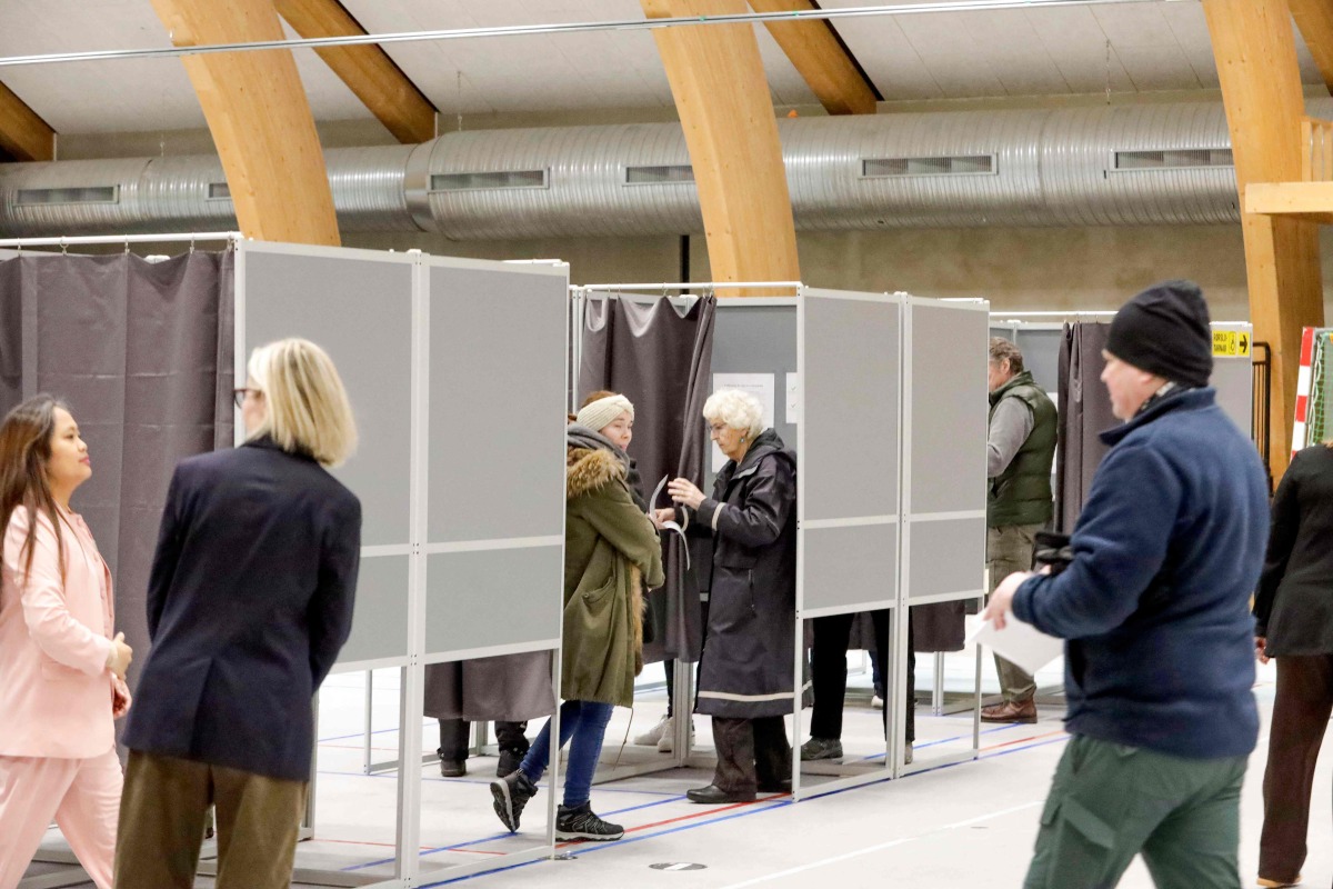 People vote in the election to the Logting, the Parliament of the Faroe Islands, in Torshavn, on March 26, 2026. Photo by ﾁlvur Haraldsen / Ritzau Scanpix / AFP