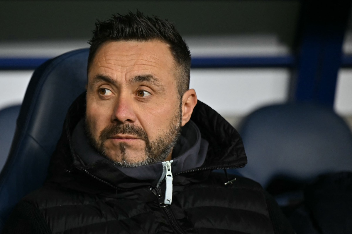 (FILES) Marseille's Italian coach Roberto De Zerbi looks on from the technical area during the French Cup round of 32 football match between FC Bayeux and Olympique de Marseille (OM) at the Michel-d'Ornano Stadium in Caen on January 13, 2026. (Photo by LOU BENOIST / AFP)