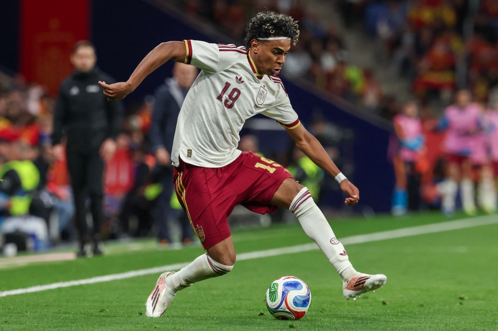 Spain's forward #19 Lamine Yamal controls the ball during the international friendly football match between Spain and Egypt at RCDE Stadium in Cornella de Llobregat, near Barcelona, on March 31, 2026. (Photo by Lluis Gene / AFP)