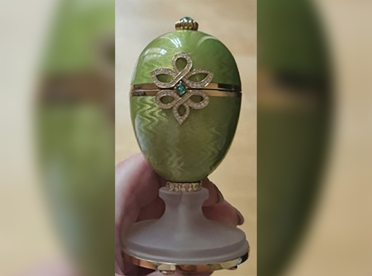 This undated handout photo released by the Metropolitan Police to AFP on April 9, 2026 shows a green and gold, emerald-encrusted Faberge egg, which was stolen from outside a pub in 2024. Photo by Handout / Metropolitan Police / AFP