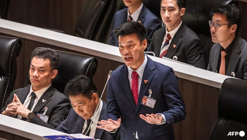 People's Party leader Natthaphong Ruengpanyawut (centre) speaks at the parliament chamber in Bangkok on Apr 9, 2026. (File photo: AFP/Chanakarn Laosarakham)