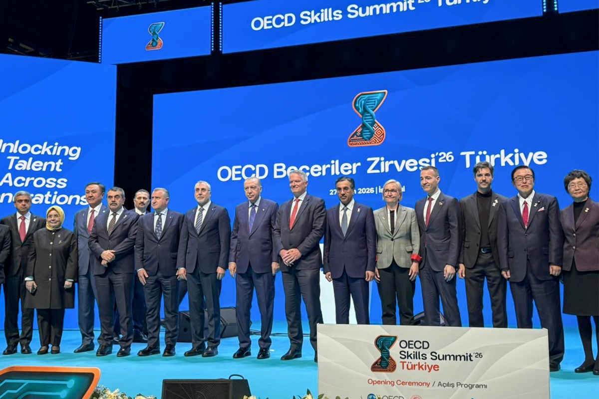 Turkish President H E Recep Tayyip Erdogan, Minister of Labour H E Dr. Ali bin Smaikh Al Marri, and other dignitaries at the OECD Skills Summit in Istanbul.