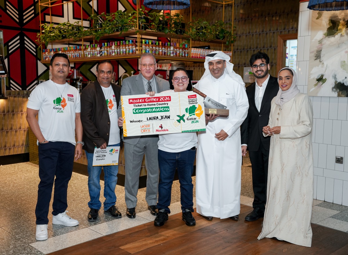Head of Operations Balu Subramanion, COO Vyanktesh Jaiswal, Tawar Mall MD Yacoub Boutros, and MD Sajed Jassim Mohammed Sulaiman, joined by his family, present the award to the winner.