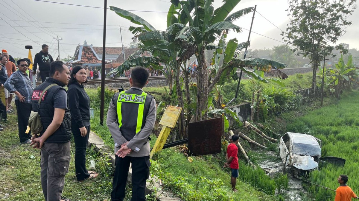 This handout picture taken and released on May 1, 2026 by the Grobogan Police Traffic Unit shows a vehicle struck by a passenger train, killing at least four people as it attempted to cross an unguarded railway crossing in Grobogan, Central Java. Photo by Handout / GROBOGAN POLICE TRAFFIC UNIT / AFP