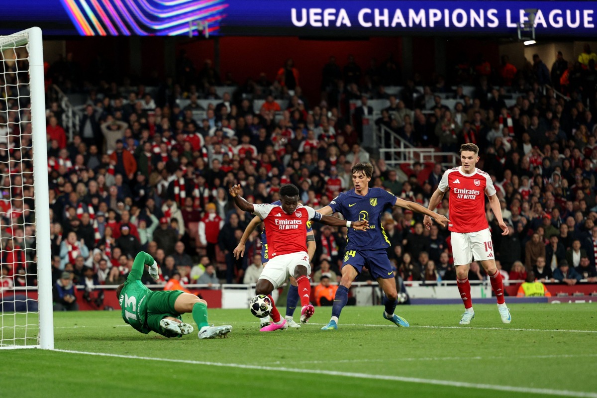 Arsenal's English midfielder #07 Bukayo Saka scores the team's first goal during the UEFA Champions League second-leg semi-final football match between Arsenal and Atletico Madrid at the Emirates Stadium in north London on May 5, 2026. (Photo by Adrian Dennis / AFP)