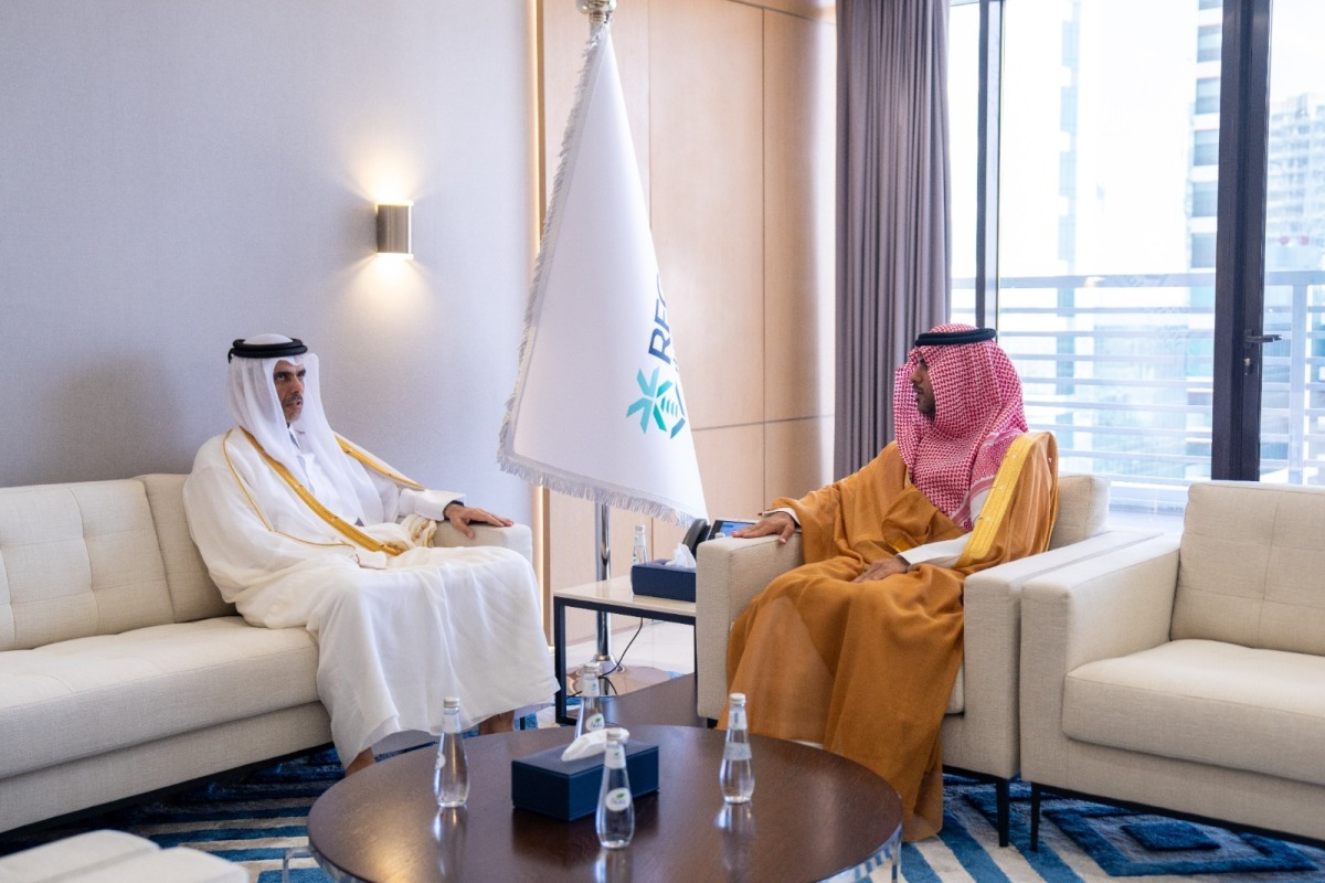 Chairman of Aqarat Eng. Khalid bin Ahmed Al Obaidli with CEO of the Real Estate General Authority in the Kingdom of Saudi Arabia, Eng. Abdullah bin Saud Al Hammad during the meeting.