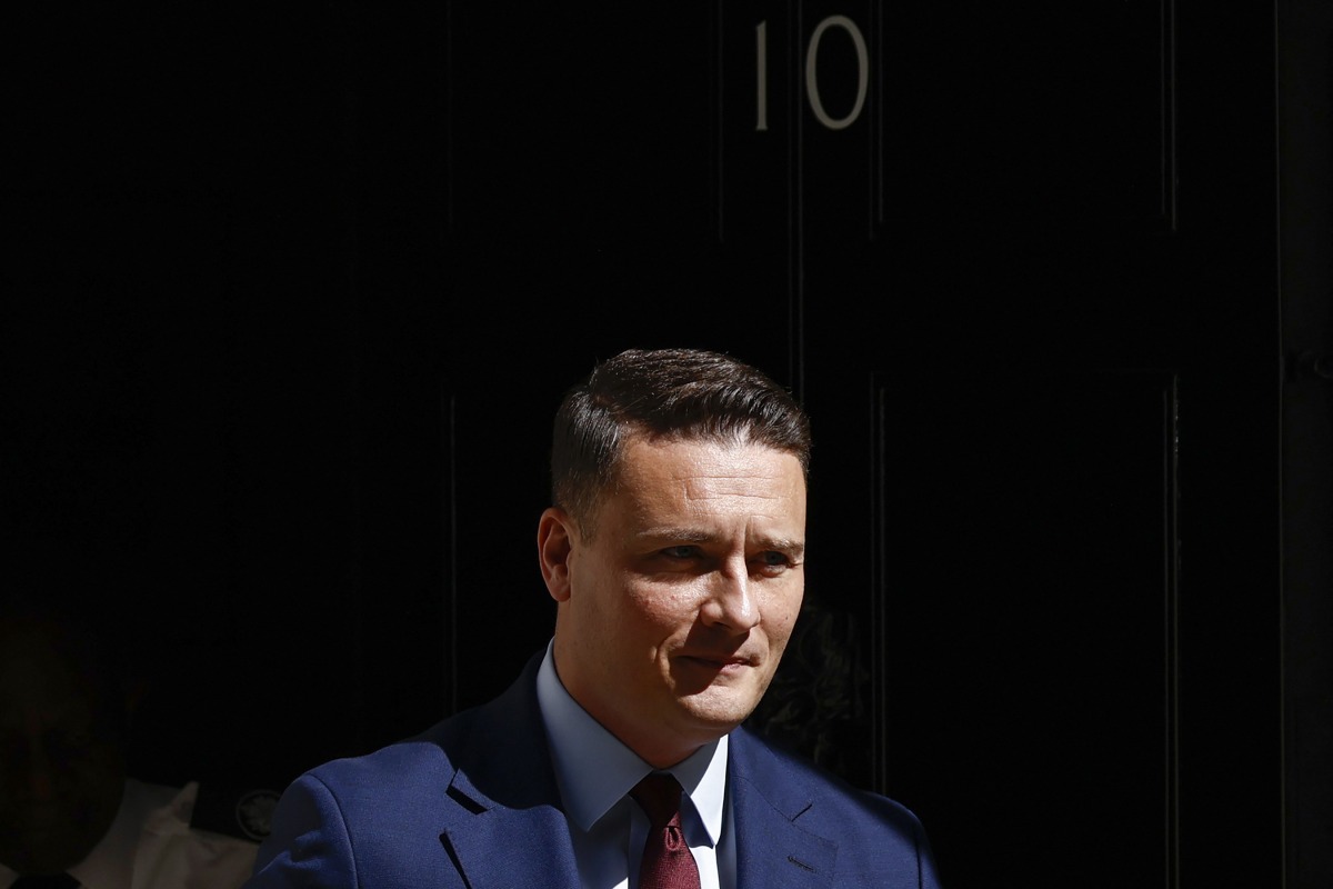 Britain's Health Secretary Wes Streeting leaves Number 10 Downing Street after attending a cabinet meeting in central London on May 12, 2026. Photo by BROOK MITCHELL / AFP