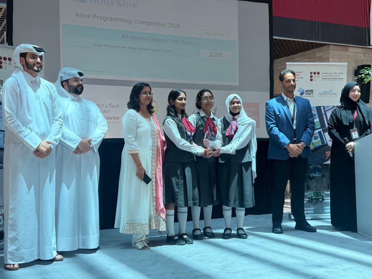 Best project of the year winners receiving the prize.