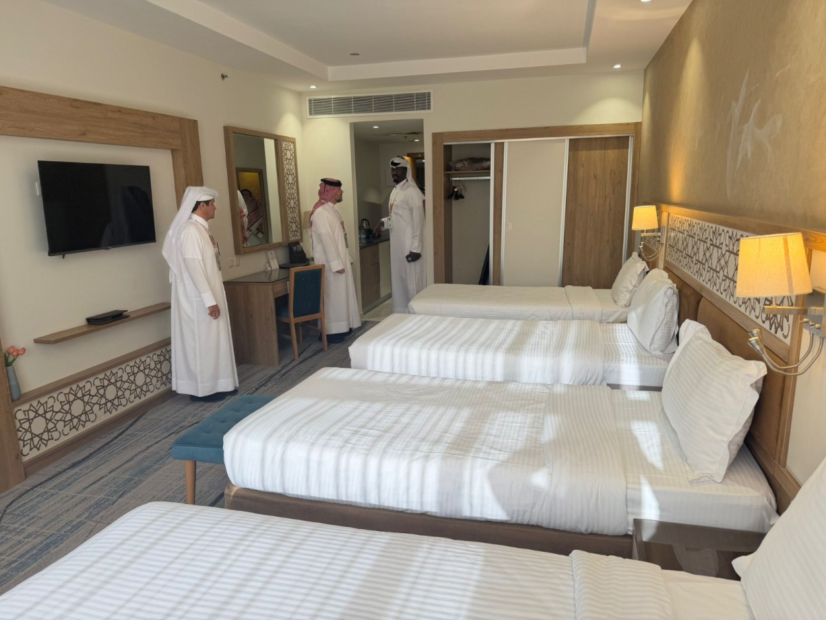 Qatar Hajj Mission officials inspect arrangements at an accommodation.