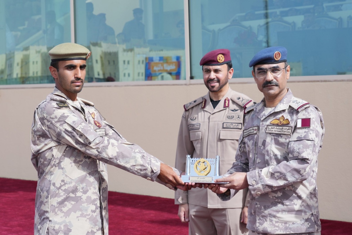 Chief of Staff of the Qatari Armed Forces H E Lieutenant General (Pilot) Jassim bin Mohammed Al Mannai and  Amiri Guard Commander H E Major General Staff Mohammed bin Sultan Al Suwaidi with a graduate during the ceremony. 
