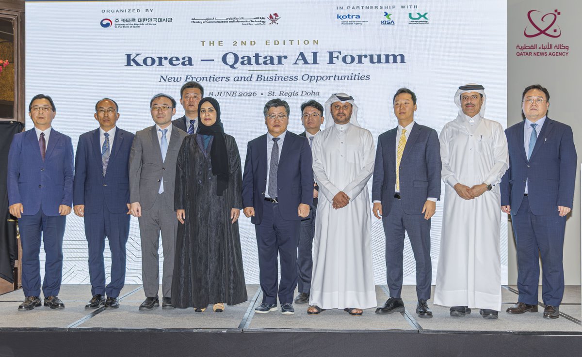 Ambassador of the Republic of Korea to Qatar, H E Hyunsoo Yun; Assistant Undersecretary for Digital Industry Affairs at MCIT, H E Reem Mohammed Al-Mansoori; and Assistant Undersecretary for Infrastructure and Operation Affairs at MCIT, Sami Mohammed Al-Shammari with other officials during the second edition of Republic of Korea-Qatar AI Forum, yesterday. 