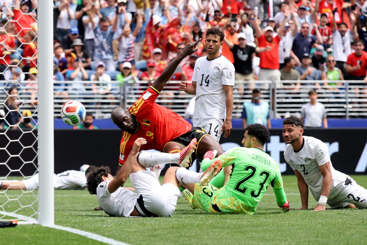 SEATTLE, WASHINGTON - JUNE 15: Romelu Lukaku #9 of Belgium forces an own goal by Mohamed Hany #3 of Egypt during the FIFA World Cup 2026 Group G match between Belgium and Egypt at Seattle Stadium on June 15, 2026 in Seattle, Washington. (Photo by ALEX GRIMM / GETTY IMAGES NORTH AMERICA / Getty Images via AFP)
