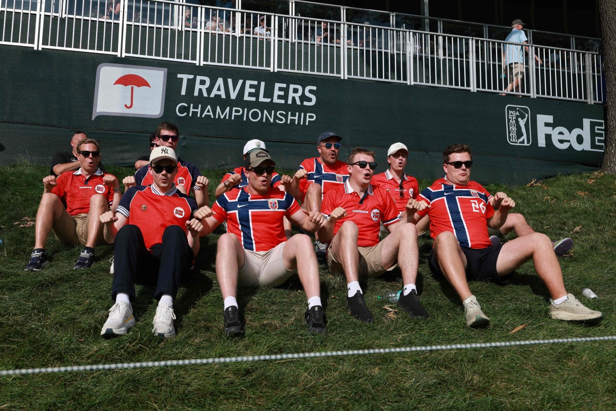 Spectators supporting Viktor Hovland of Norway cheer on the 18th green during the first round of the Travelers Championship 2026 at TPC River Highlands on June 25, 2026 in Cromwell, Connecticut. Andrew Redington/Getty Images/AFP 